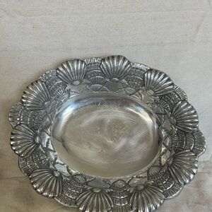 Old Town Import Elegant Silver Shell Design Serving Bowl